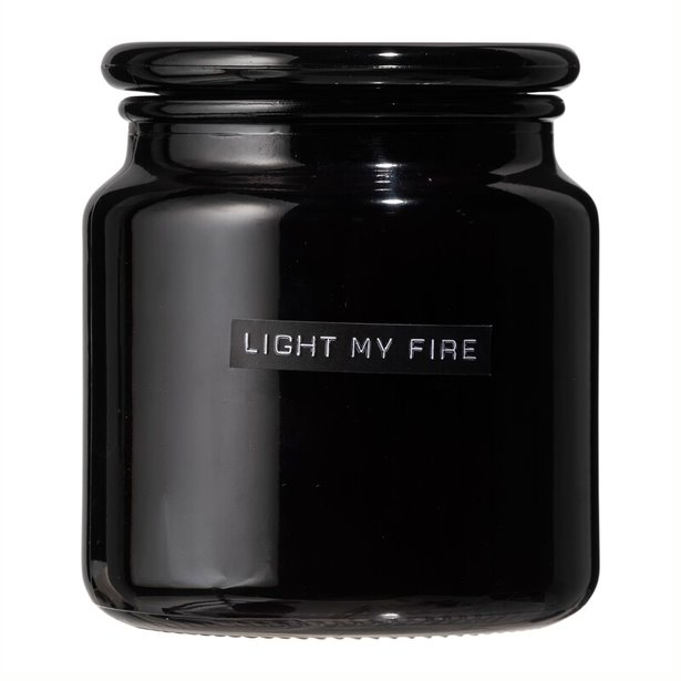 Wellmark grote geurkaars frisse linnen zwart glas 'light my fire'.