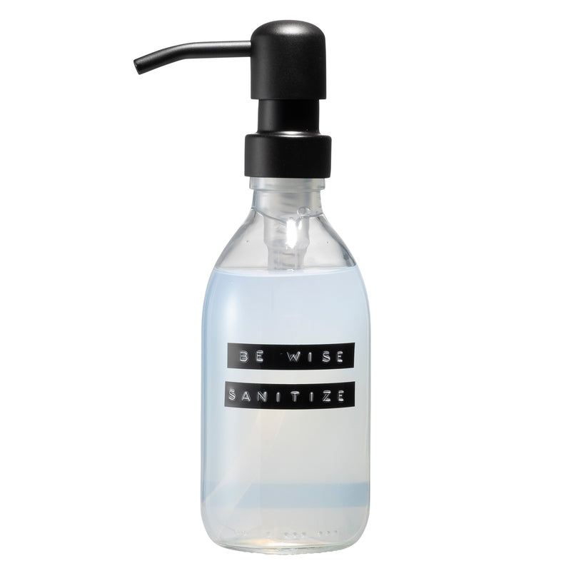 Wellmark sanitiser helder glas zwarte pomp 250 ml 'be wise sanitize'.